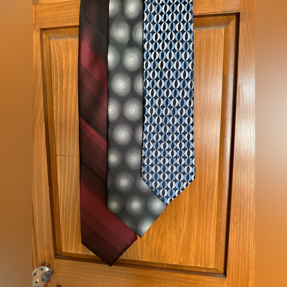 Bundle (3) NWOT Van Heusen, Zylos and Kenneth Roberts men’s ties